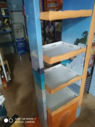 Estantería con ruedas y baldas