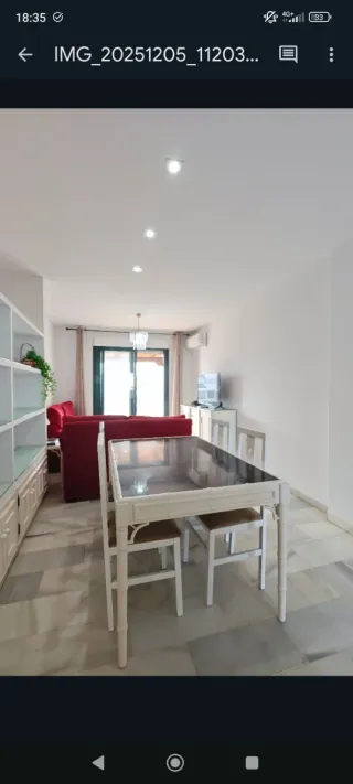 Mesa de comedor con 4 sillas