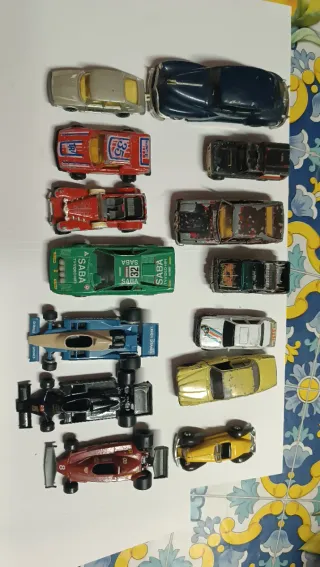 Lotto 12 modellini auto d'epoca e da corsa