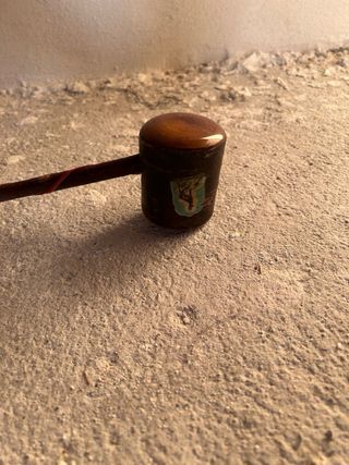 Antigua decoración de madera y metal