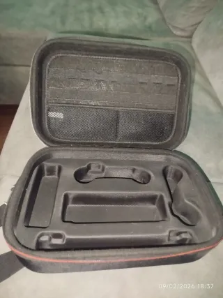 Nintendo Switch con funda.