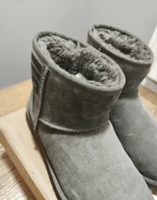 Botas UGG grises