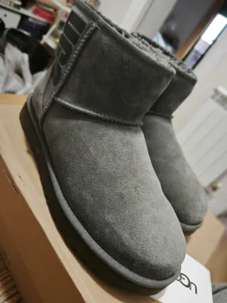 Botas UGG grises