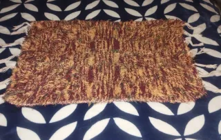 Alfombra artesanal con Flecos.