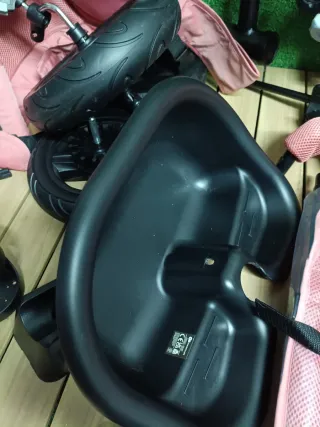 Triciclo Kinderkraft Aveo Plegable Rosa hasta 25Kg