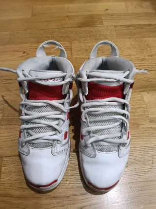 Zapatillas Jordan Blancas y Rojas Talla 39