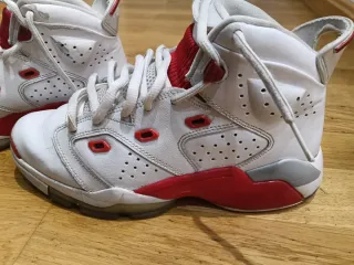 Zapatillas Jordan Blancas y Rojas Talla 39