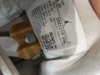 Zapatillas Jordan Blancas y Rojas Talla 39