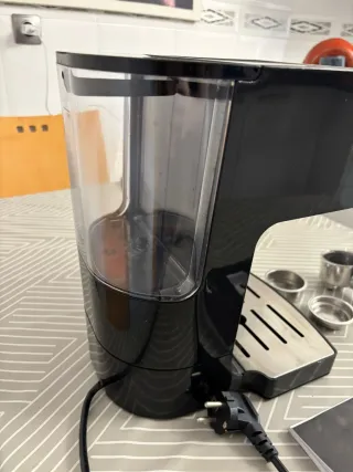 Cafetera Cecotec con espumador de leche