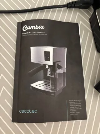 Cafetera Cecotec con espumador de leche