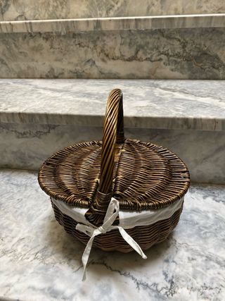 Cesta de mimbre con forro de tela
