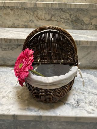 Cesta de mimbre con forro de tela