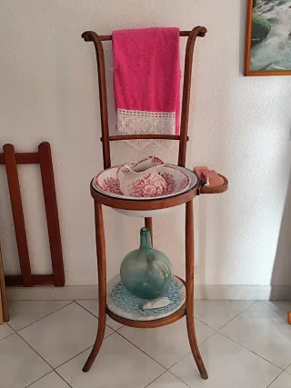 Palangana antigua de madera y cerámica