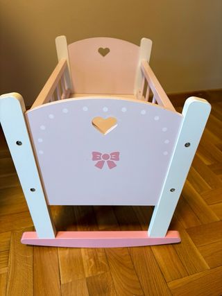 Cuna de madera para muñecas