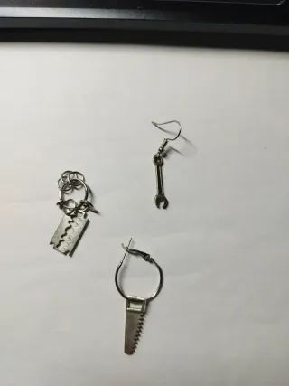 Pendientes originales herramientas plata