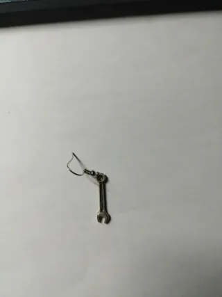 Pendientes originales herramientas plata