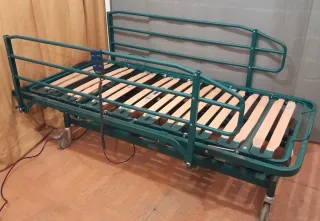 Cama articulada elevable en altura