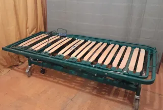 Cama articulada elevable en altura