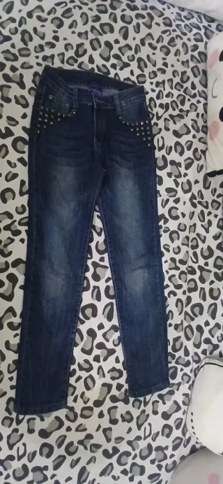 Pantalón vaquero niña con tachuelas 10 años