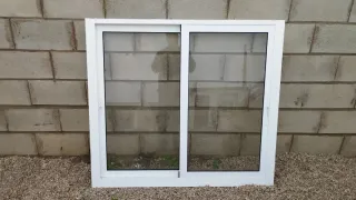 Ventana corredera blanca