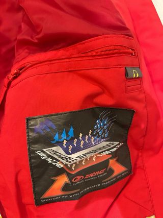 Chaqueta esquí impermeable roja y blanca