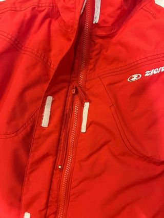 Chaqueta esquí impermeable roja y blanca