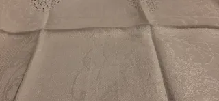 Pregiata tovaglietta in fiandra di lino ricamata