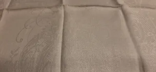 Pregiata tovaglietta in fiandra di lino ricamata