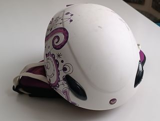Casco  esquí infantil blanco diseño floral morado