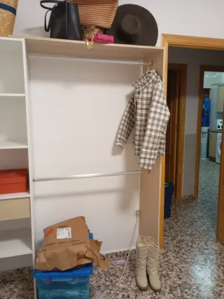Vestidor blanco de madera..lo vendo por mudanza
