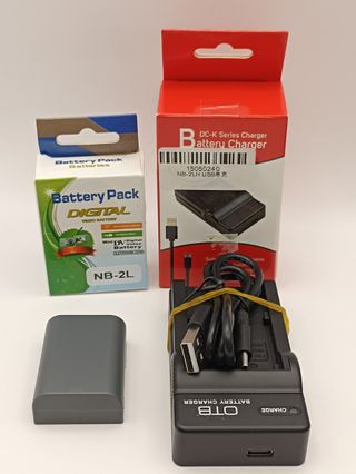 Canon EOS 350D fotocamera digitale con accessori.