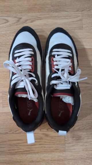 Zapatillas Puma R22 Negras y Blancas