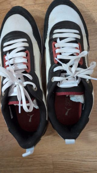 Zapatillas Puma R22 Negras y Blancas