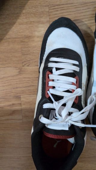 Zapatillas Puma R22 Negras y Blancas