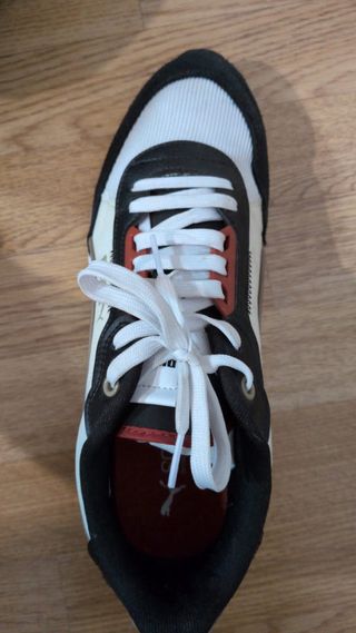 Zapatillas Puma R22 Negras y Blancas