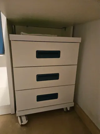 Dormitorio juvenil litera y escritorio