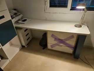 Dormitorio juvenil litera y escritorio