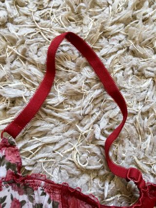 Sujetador 85B flores granate