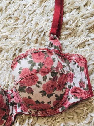 Sujetador 85B flores granate