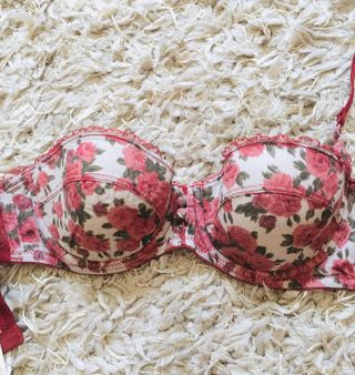 Sujetador 85B flores granate