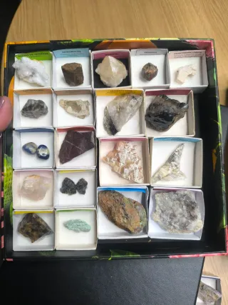 Conjunto 19 minerais