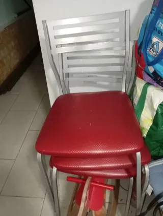 Sillas de cocina vintage metal y polipiel rojas