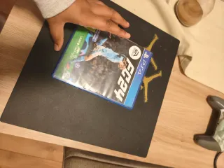 PS4 Pro + Mando + FC 24/23