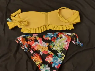 Bikini donna giallo con stampa floreale