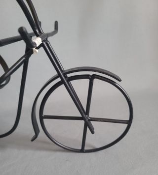 Portabotellas en forma de Bicicleta, en Metálico.