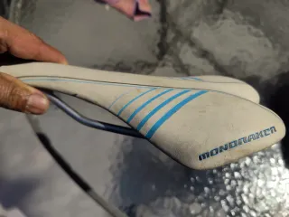 Sillín de Bici MONDKRAKEN Blanco/Azul