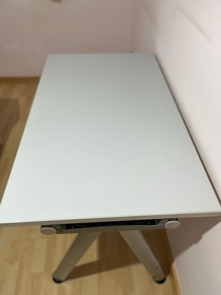 Mesa de estudio de la marca Haworth