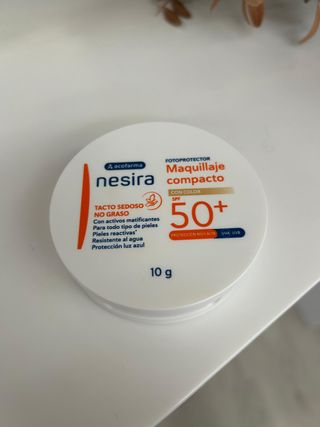 Nesira Maquillaje Compacto SPF 50+ Con Color