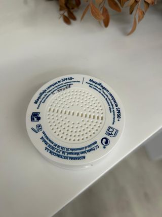 Nesira Maquillaje Compacto SPF 50+ Con Color