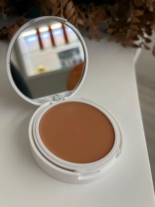 Nesira Maquillaje Compacto SPF 50+ Con Color